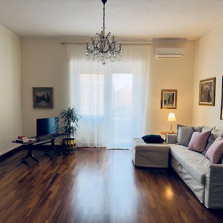 Elegant Apartment In City Center Cagliari Kültér fotó