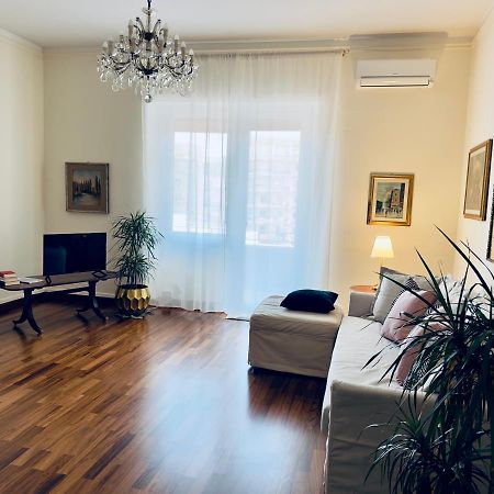Elegant Apartment In City Center Cagliari Kültér fotó