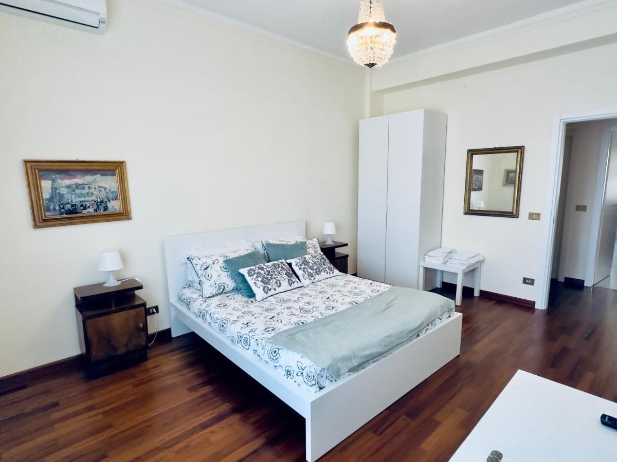 Elegant Apartment In City Center Cagliari Kültér fotó