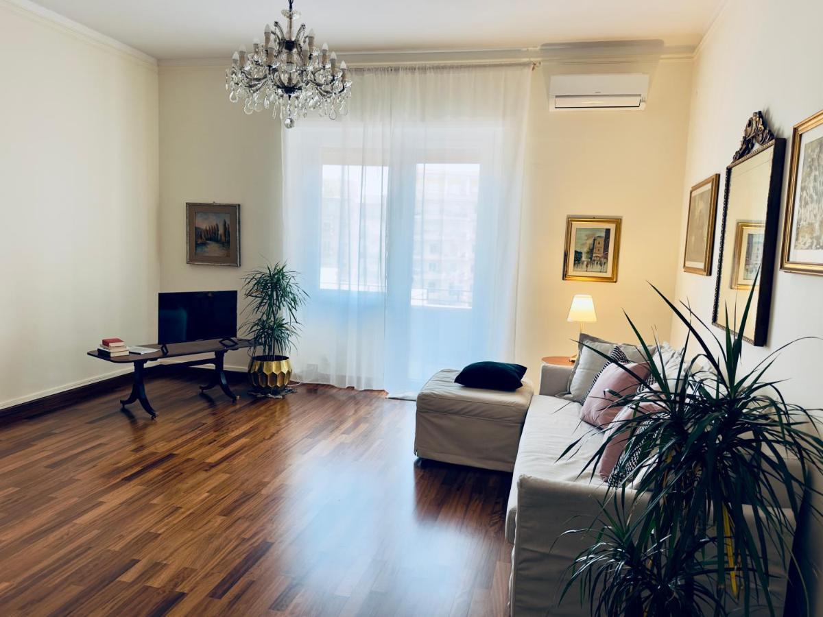 Elegant Apartment In City Center Cagliari Kültér fotó