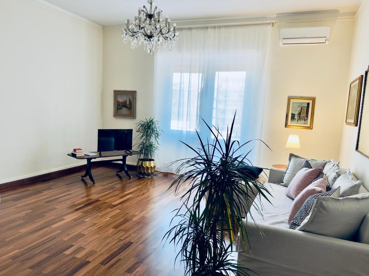 Elegant Apartment In City Center Cagliari Kültér fotó