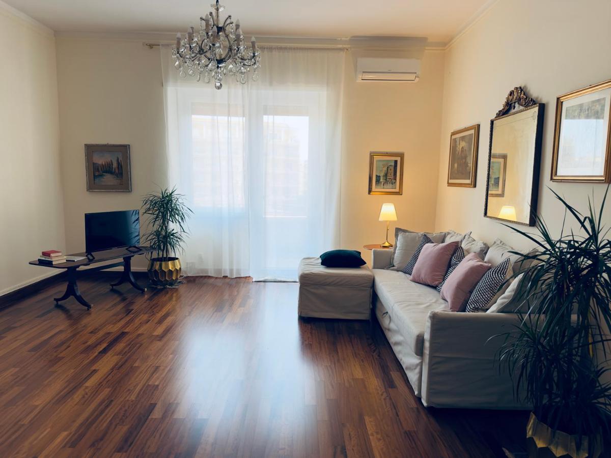 Elegant Apartment In City Center Cagliari Kültér fotó