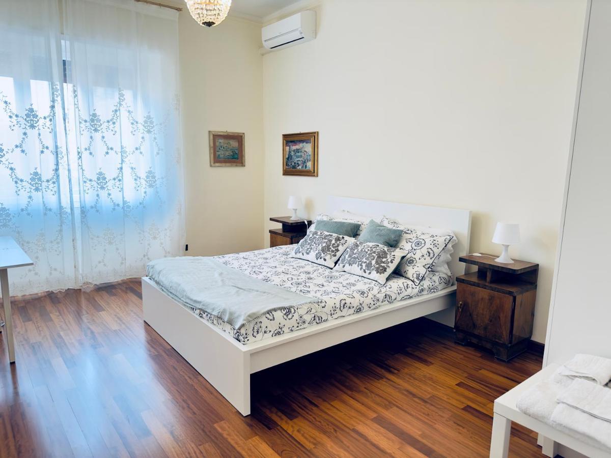 Elegant Apartment In City Center Cagliari Kültér fotó